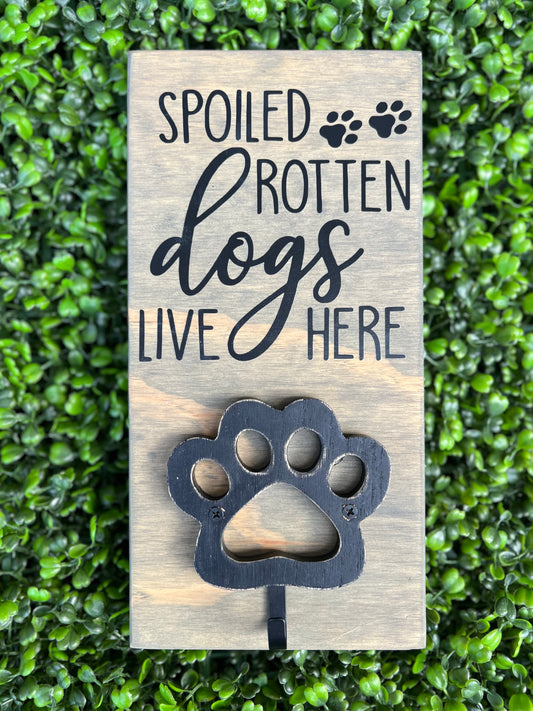 Spoiled Rotten Dogs Live Here Leash Holder